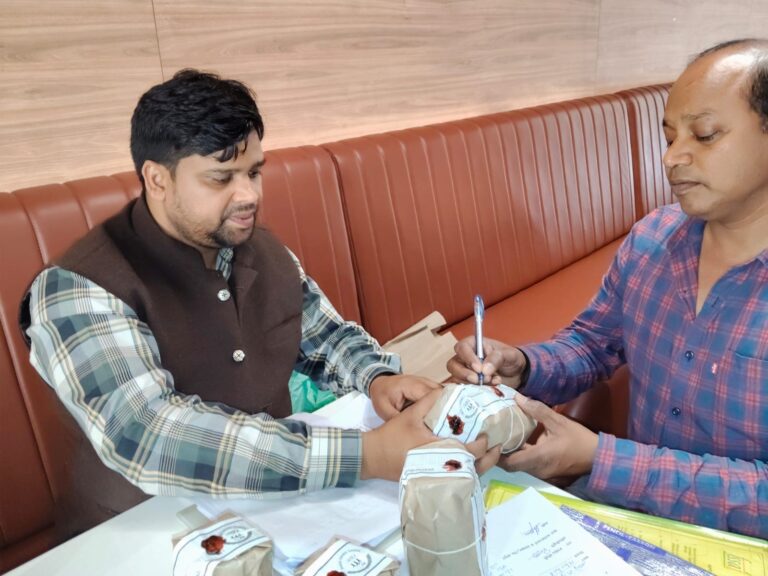 बरेली में होली से पहले बड़ा खुलासा : पास्ता मसाला में फंगस, मिर्च में जहरीला रंग, दीपक स्वीट्स समेत कई के घी-तेल भी फेल