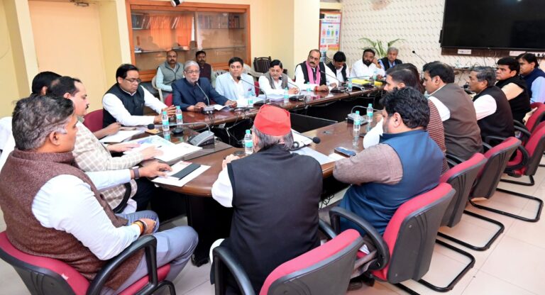 सपा प्रतिनिधिमंडल ने वोट काटने की शिकायत उप्र चुनाव आयोग से की